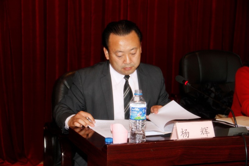 云南天遠生態環保科技有限公司總經理、省社科聯直屬單位黨委委員、第一屆研究會黨支部書記、副會長主持會議并講話